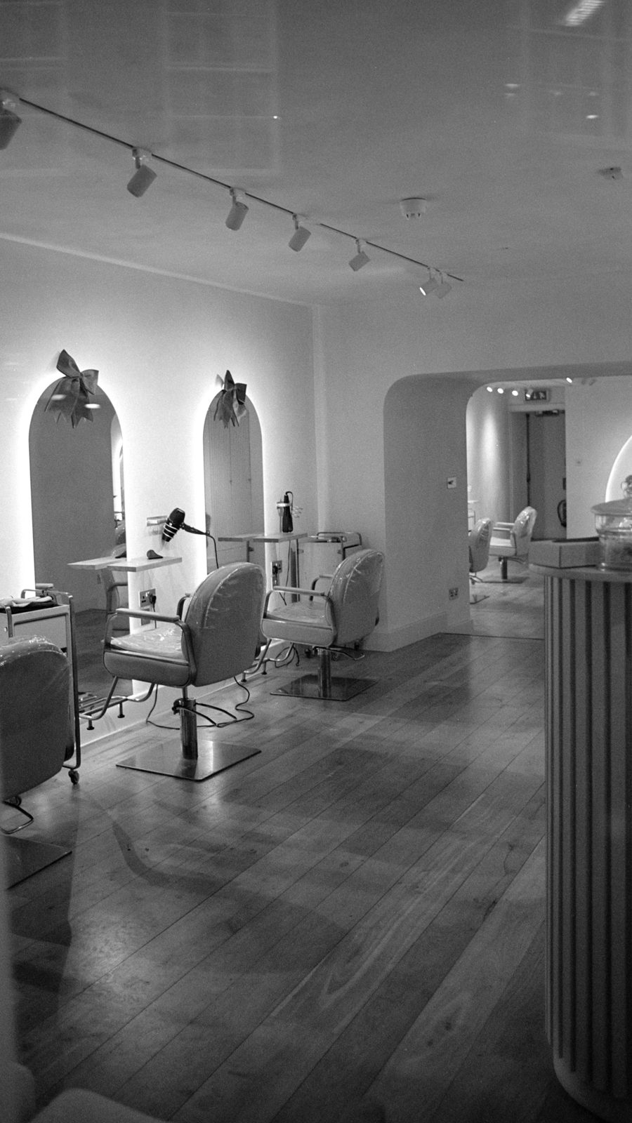 Salon aux miroirs en arche